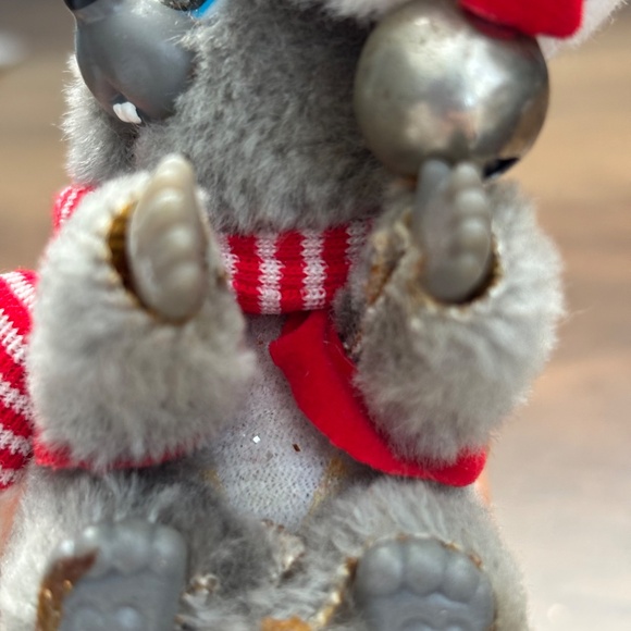 VINTAGE Gray Christmas MOUSE CLIP ON HUGGER Gripper Toy Pencil Santa Plush 1980s - Picture 8 of 10